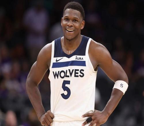 TA：佳夫此前被外界低估了，他现在已经是纽卡的领袖之一（TA：外界曾低估佳夫，如今他已跻身纽卡领袖行列）