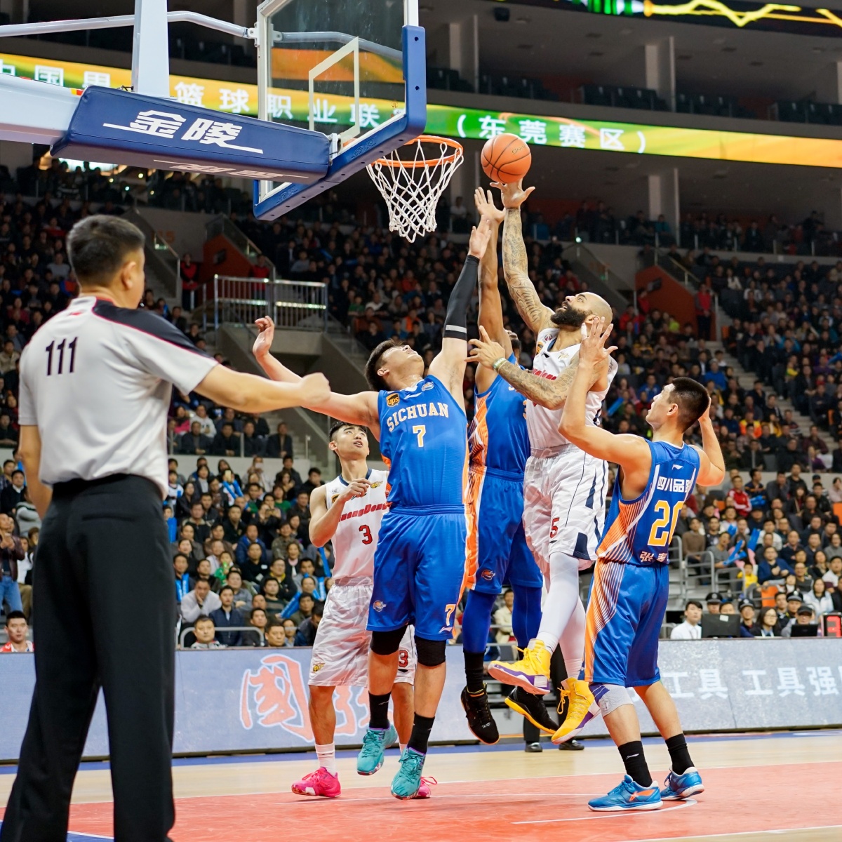 WTT总决赛丨王楚钦／孙颖莎晋级混双决赛（WTT总决赛：王楚钦／孙颖莎闯入混双决赛）