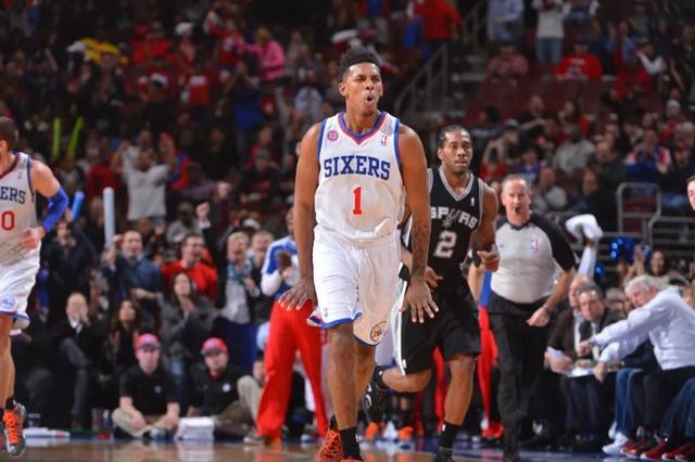 巴恩斯准三双难救主，布朗30+8+5白帝6记三分，绿军力克猛龙5连胜（巴恩斯准三双难挽败局，布朗30+8+5携白帝6记三分，绿军击退猛龙豪取五连胜）