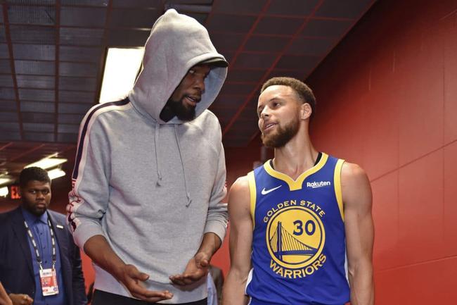 哈维-西蒙斯在切尔西官宣哈托评论区留言：我宝❤️（哈维-西蒙斯现身切尔西哈托官宣帖：留言“我宝”❤️）