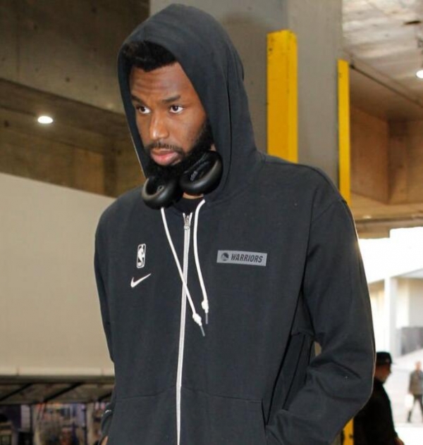 第一节比赛还剩30.3秒！首钢叫暂停，江苏22比28北京（首节还剩30.3秒，首钢请求暂停：江苏22-28北京）