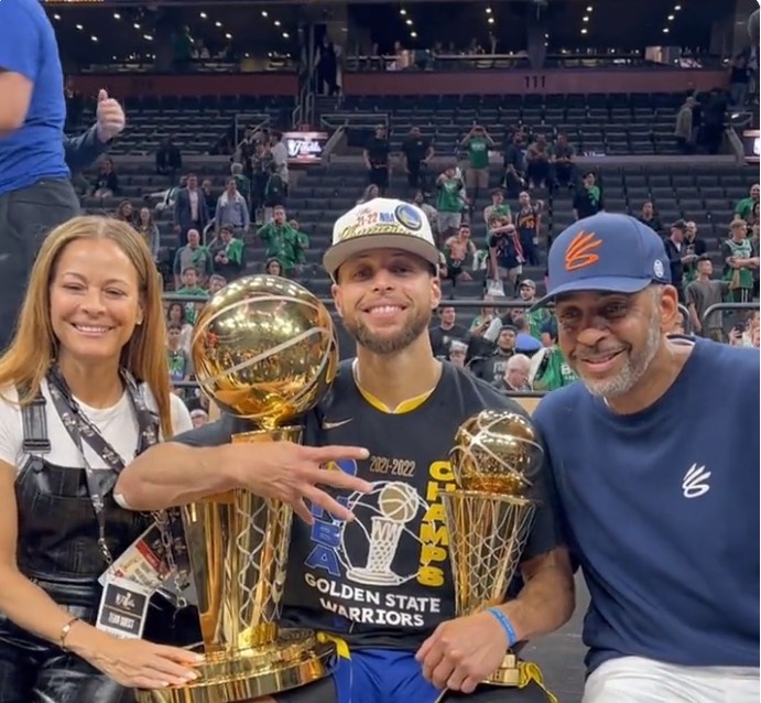 罗欣棫展现中国女篮精气神（罗欣棫彰显中国女篮拼搏精神）