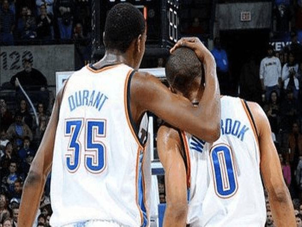 氛围不错，美国季前赛顺利收官后曼联球员集体团建（美国行完美收官，曼联众将集体团建氛围拉满）