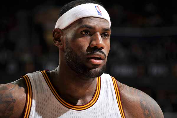 杜兰特：我完全可以一直出手，但主动传球会让队友建立信心（杜兰特：我能一直投，但主动分享球更能提升队友信心）